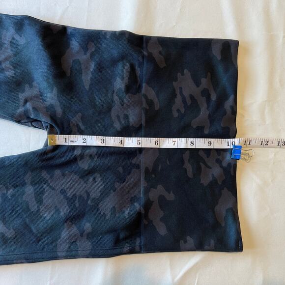 Spanx Seamless Black and Gray Camo Leggings Women's M - Picture 6 of 7
